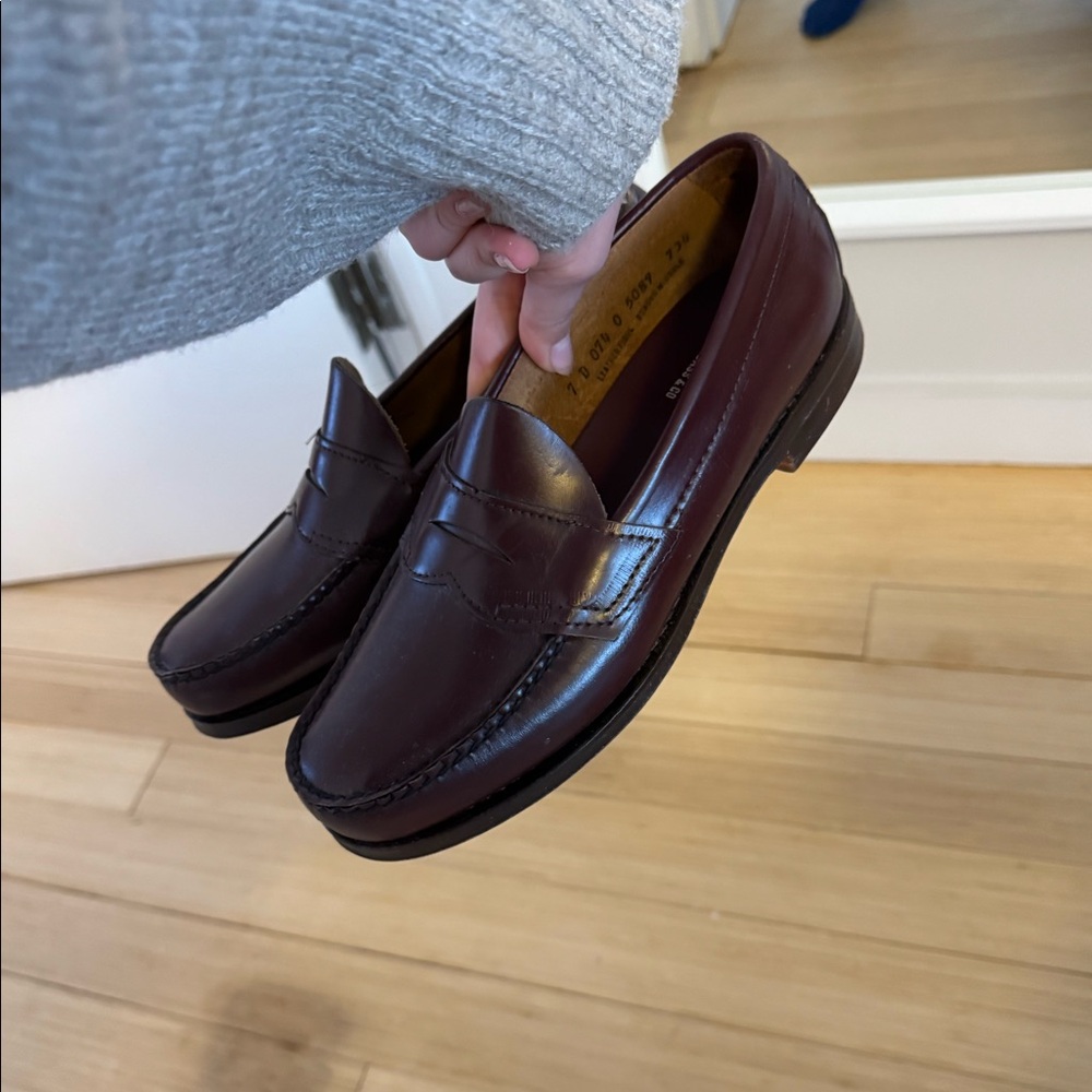 Men’s size 7 Logan Flat Strap Weejuns Loafer NWT